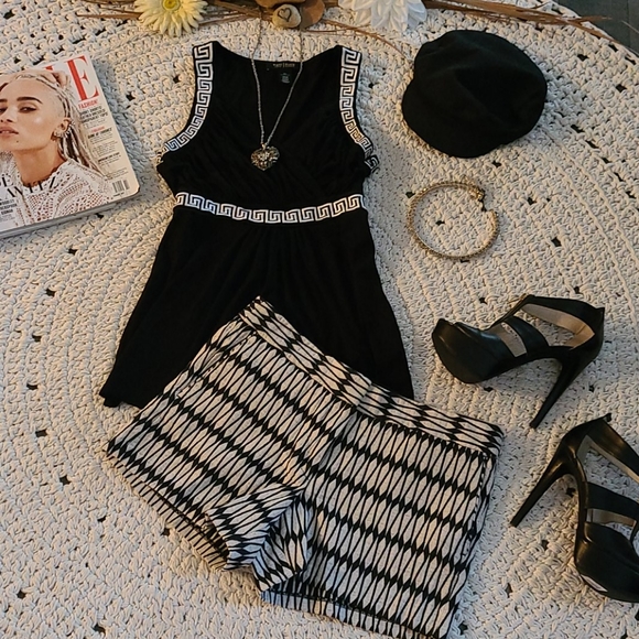 SHORTS BLACK WHITE GEOMETRIC PRINT,RETRO SHORT - Picture 9 of 16